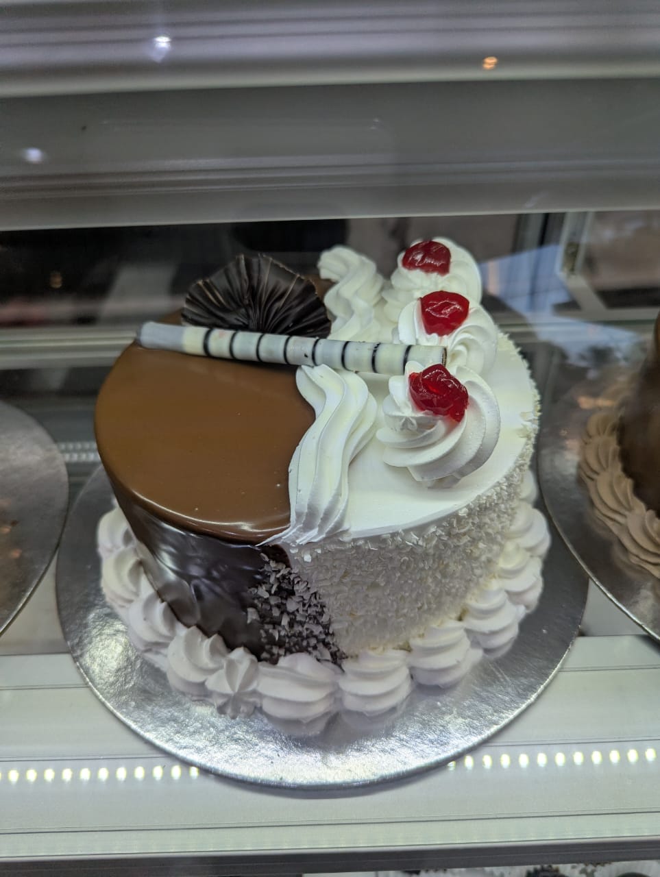 Black & White Delight Cake
